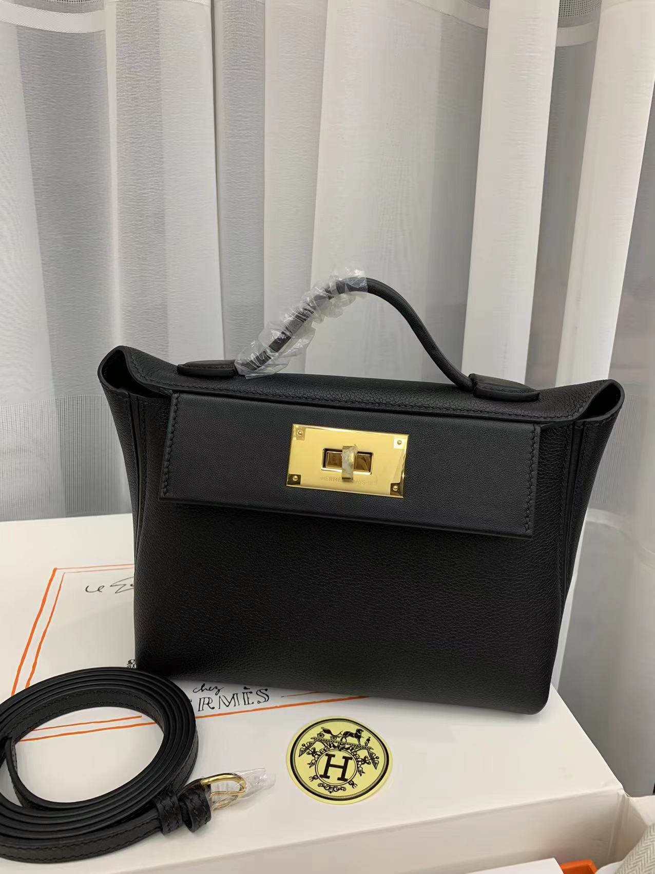 Hermes Kelly Mini 2424 21cm Handbag in Black Clemence Leather